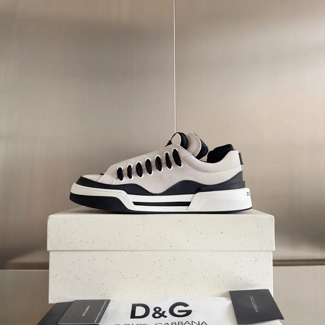 Factory price: 458💰D&G's latest Cushion series casual sports shoes, dad shoes, running shoes, original purchase and development, production, handmade, but always looking to the future. The new Cushion sneakers feature a two-tone suede upper accented by a mesh contrasting printed DG cross logo on the side. The lightweight, grippy rubber outsole adopts an innovative design to provide excellent performance, and the jacquard label adds timeless style. Exquisite packaging at the delivery counter🛍📦 ▪️ Fabric: Original custom-made first-layer cowhide ▪️ Lining: Original custom-made breathable towel lining ▪️ Sole: Original open-molded rubber material ▪️ Bottom thickness: 3.5CM ▪️ Size: Men's 38-45